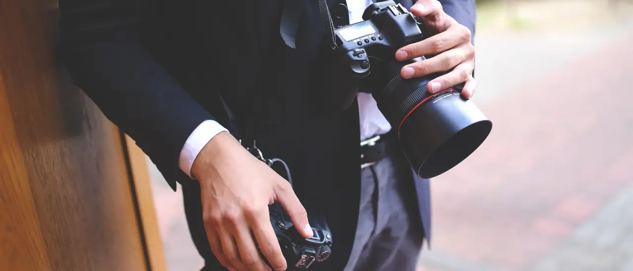 Il governo dell’istante, quando la politica non cerca soluzioni ma visibilità\n