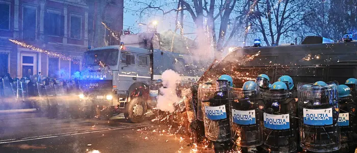 Piazze vietate ai condannati, fermo preventivo e stop alle lame ai minori: il governo vara il decreto sicurezza\n