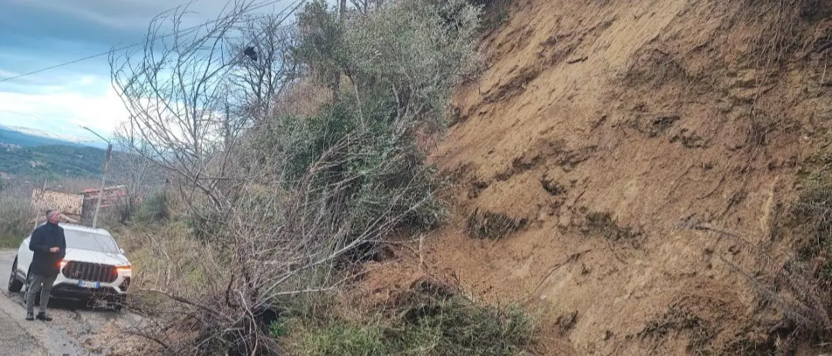 Castrolibero, frana in via San Marco: ordinata la chiusura al traffico\n
