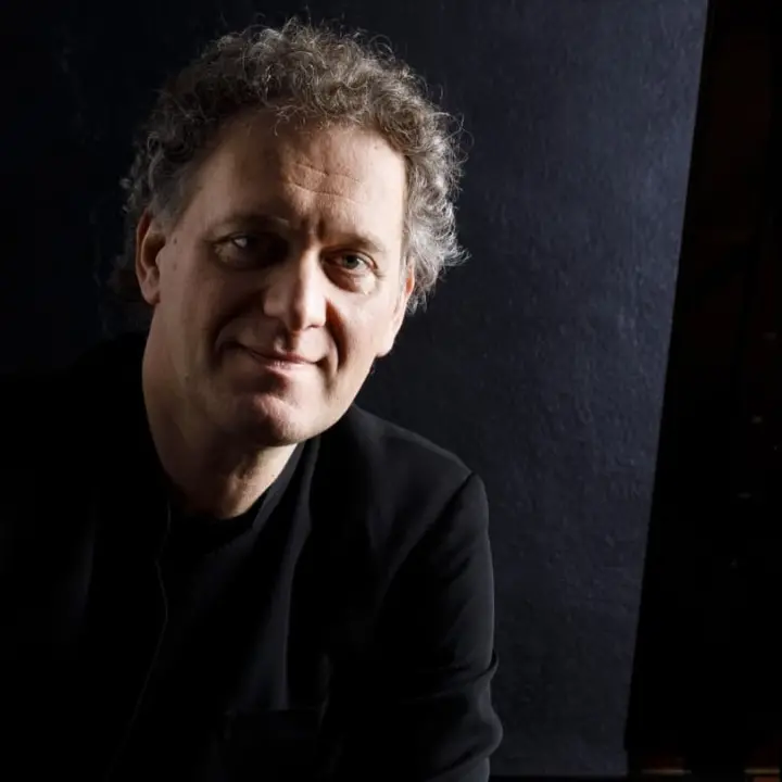 Il pianista Andrea Lucchesini al Teatro Comunale di Vibo Valentia: Schubert e Chopin per arricchire la stagione Ama Calabria 2026\n