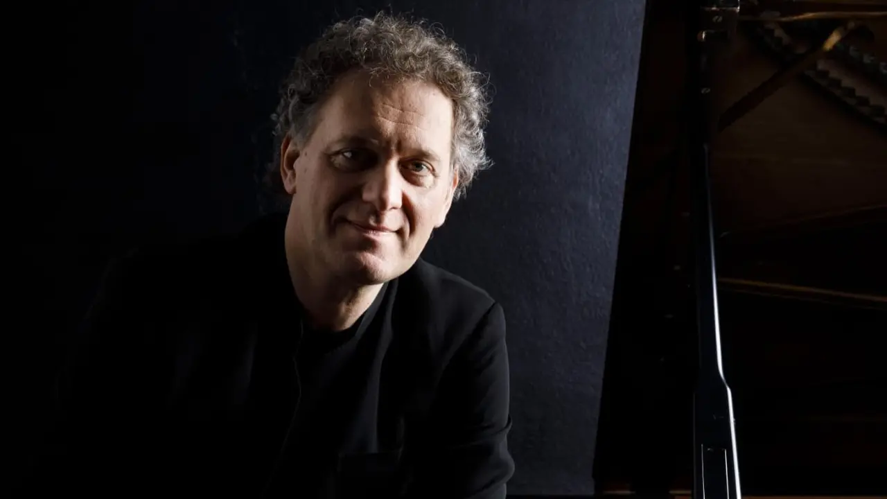 Il pianista Andrea Lucchesini al Teatro Comunale di Vibo Valentia: Schubert e Chopin per arricchire la stagione Ama Calabria 2026\n