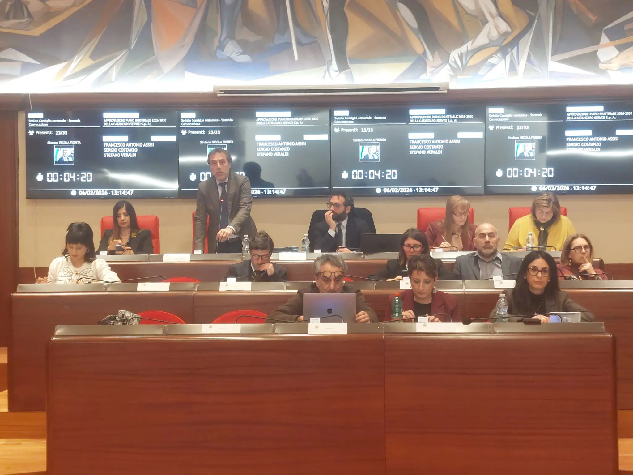 Comune, in aula il Piano industriale per salvare la Catanzaro Servizi. Fiorita sceglie di non replicare alle critiche ma il documento di sfiducia per il sindaco è già dal notaio