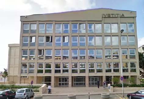 Lamezia, dipendenti sfruttati nei supermercati Perri: il processo parte (a stento) dopo due anni di rinvii\n