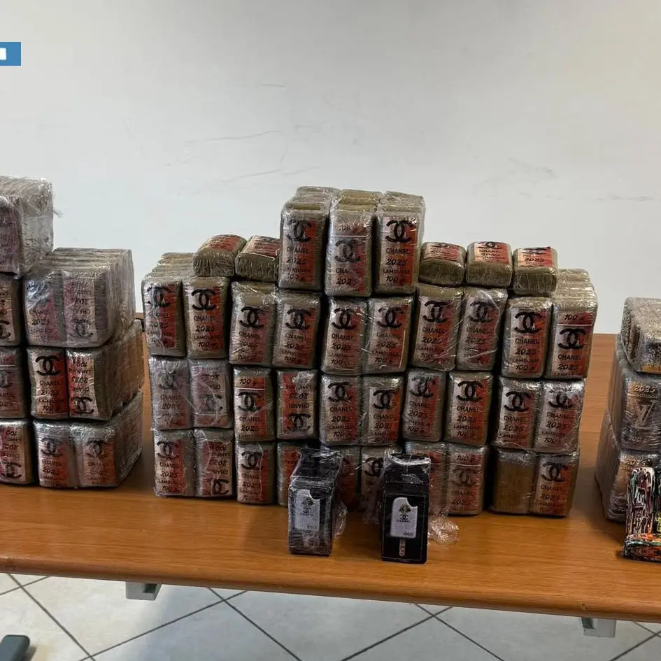 Un incidente sull’A2 porta alla scoperta di 33 chili di hashish: arrestato autotrasportatore 50enne