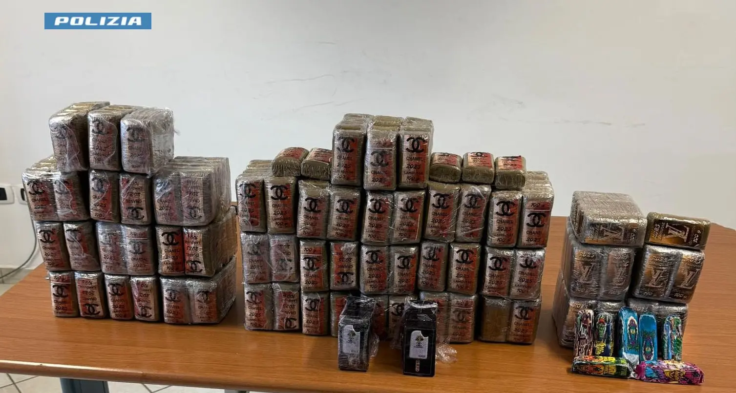 Incidente sull’A2, scoperti 33 chili di hashish: arrestato autotrasportatore cinquantenne\n