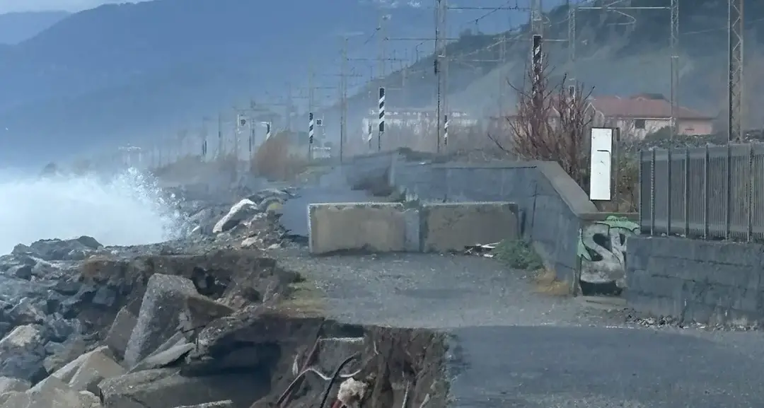 Il maltempo e la tirrenica calabrese a rischio: basta con le passerelle politiche, intervenga l'esercito\n