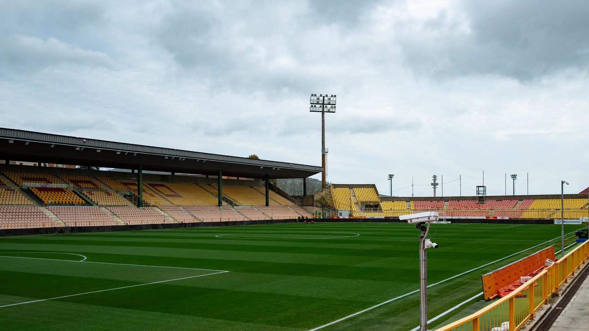 Il Catanzaro sfida la Reggiana, tutti gli aggiornamenti: squadre in campo –\u00A0LIVE\n