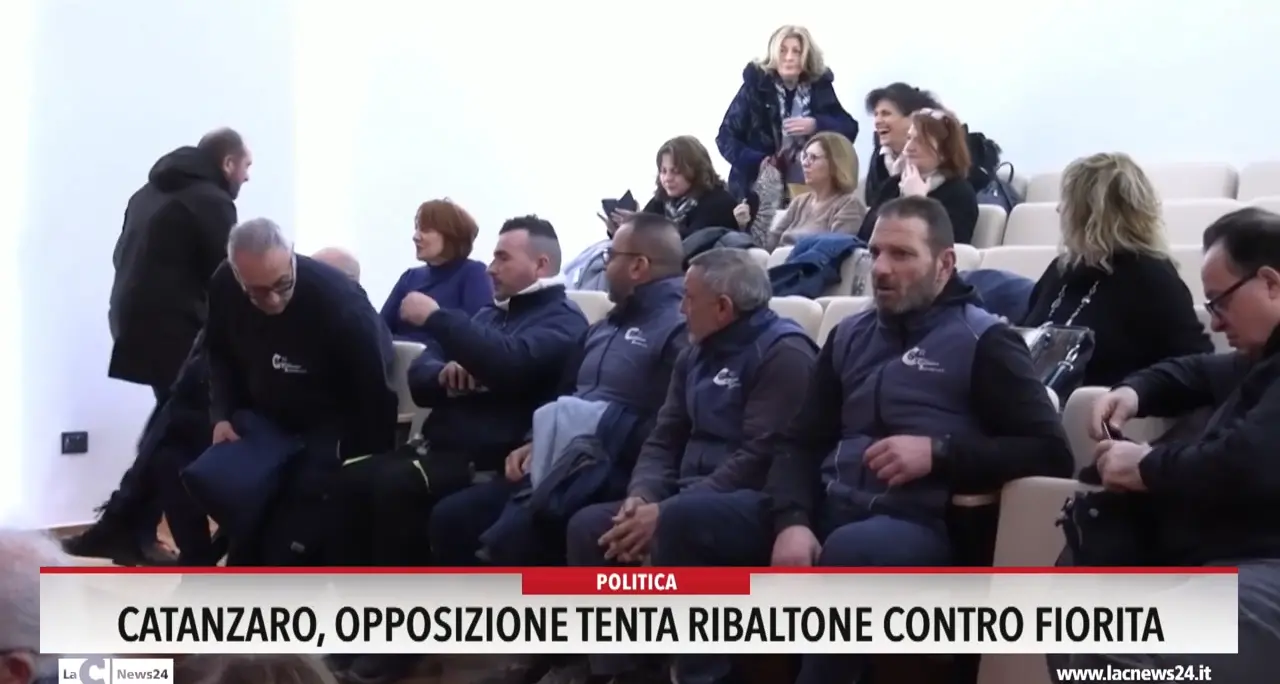 Catanzaro, l'opposizione tenta il ribaltone contro Fiorita