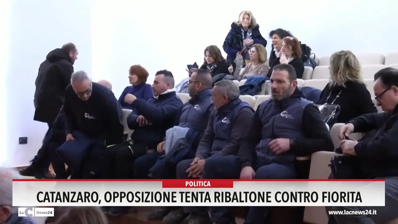Catanzaro, l'opposizione tenta il ribaltone contro Fiorita