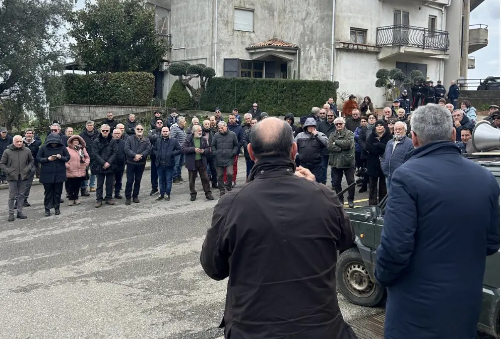 Sanità nel caos, assemblea a San Marco Argentano: «Le opere vanno completate entro il 2026 o sarà mobilitazione»\n