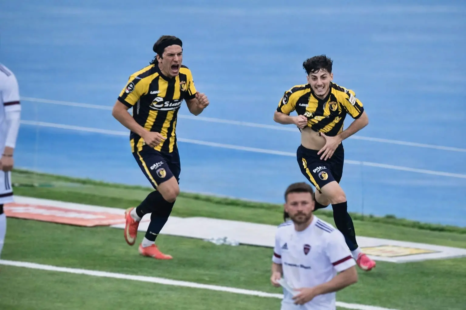 Il Cosenza affonda a Giugliano: i campani risorgono contro i Lupi della Sila\n