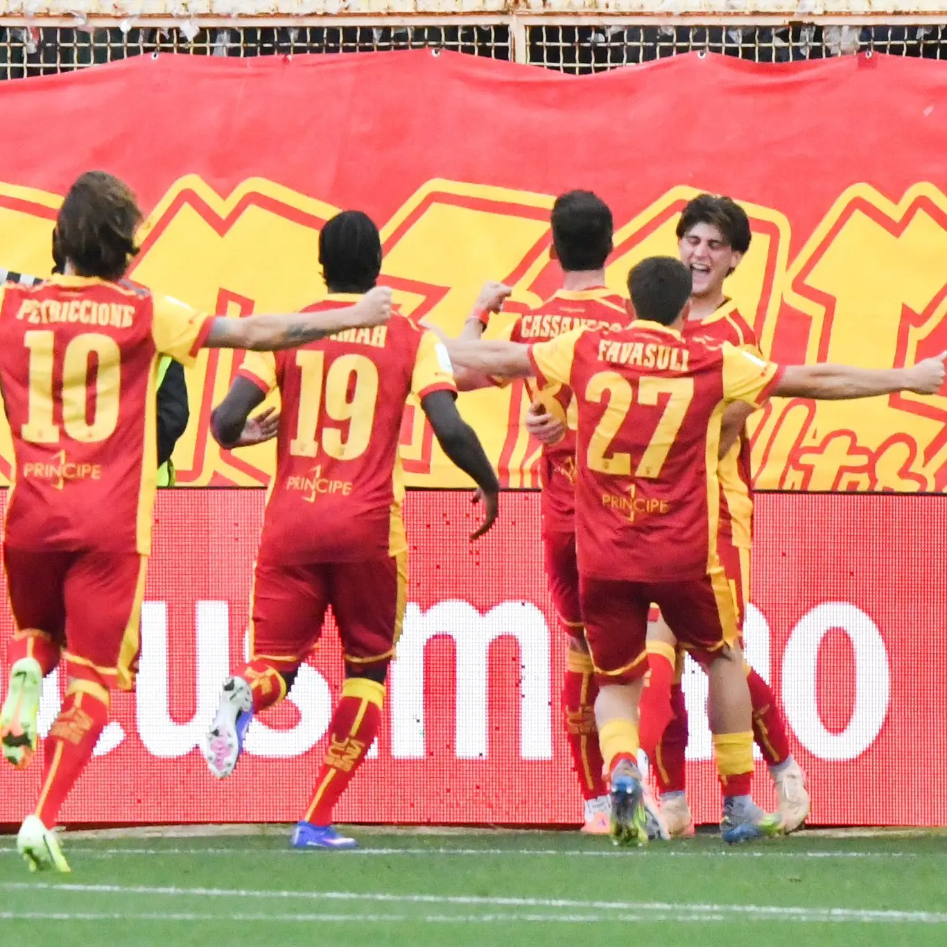 Il Catanzaro torna alla vittoria, Liberali e D’Alessandro stendono la Reggiana: finale 2-0\n