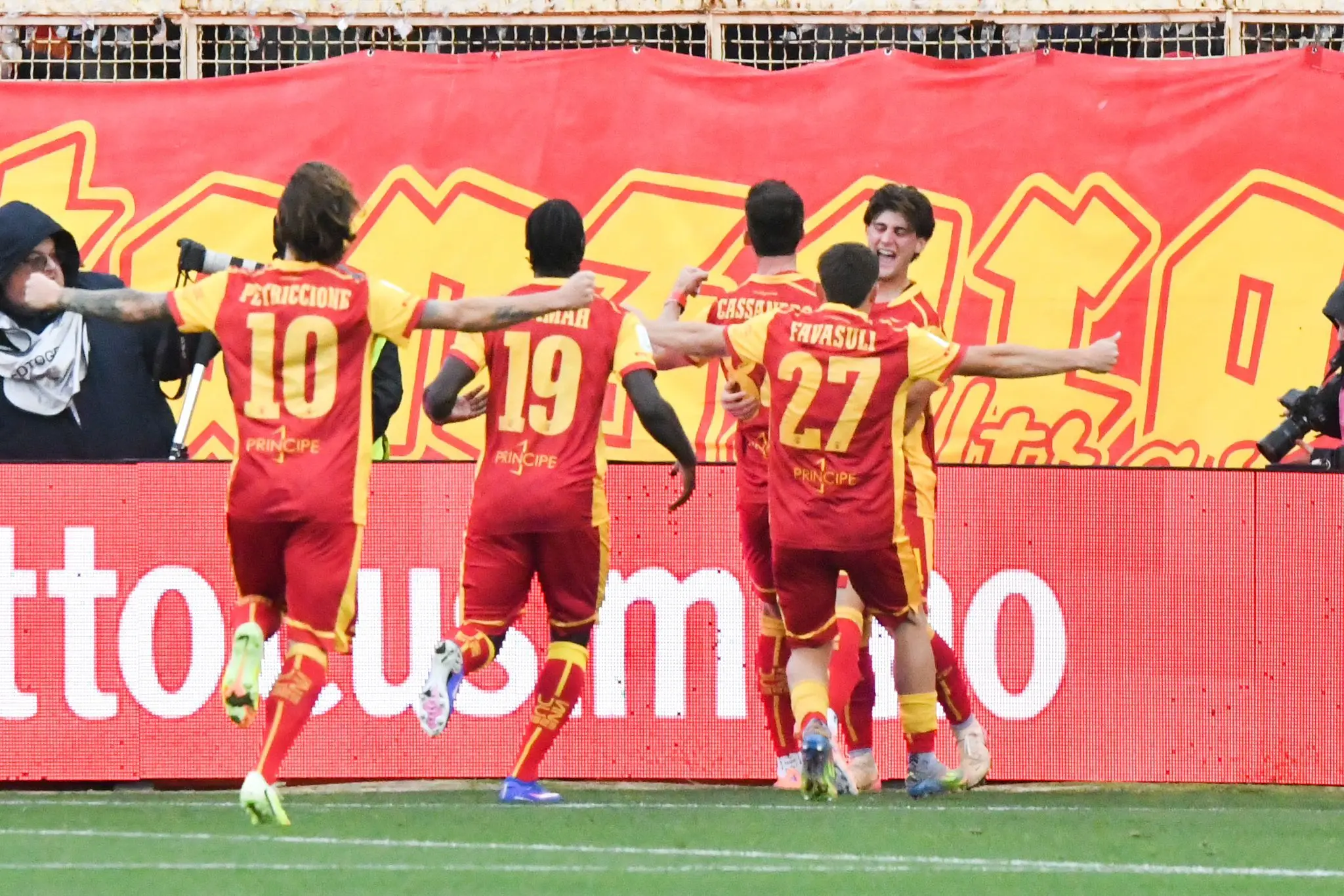 Il Catanzaro torna alla vittoria, Liberali e D’Alessandro stendono la Reggiana: finale 2-0\n