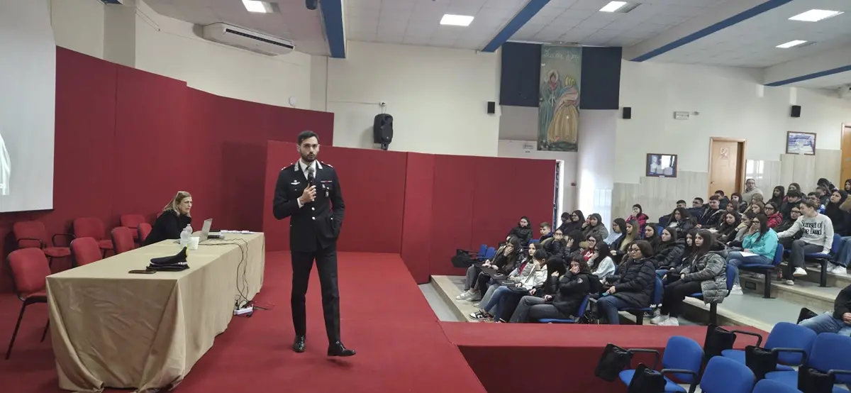 Incontro su Violenza di genere e femminicidio al Piria di Rosarno in collaborazione con l'Arma dei Carabinieri