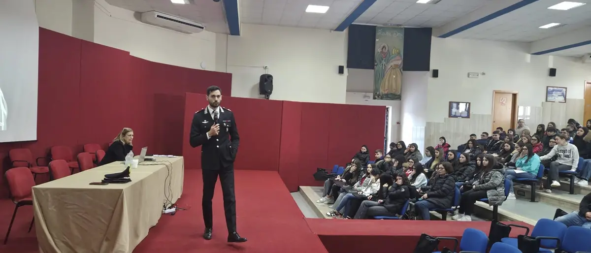 Incontro su Violenza di genere e femminicidio al Piria di Rosarno in collaborazione con l'Arma dei Carabinieri