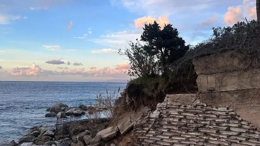 Erosione costiera,\u00A0Paolillo:\u00A0«Il territorio di Cannitello ha diritto a decisioni chiare e a interventi concreti e programmati»\n