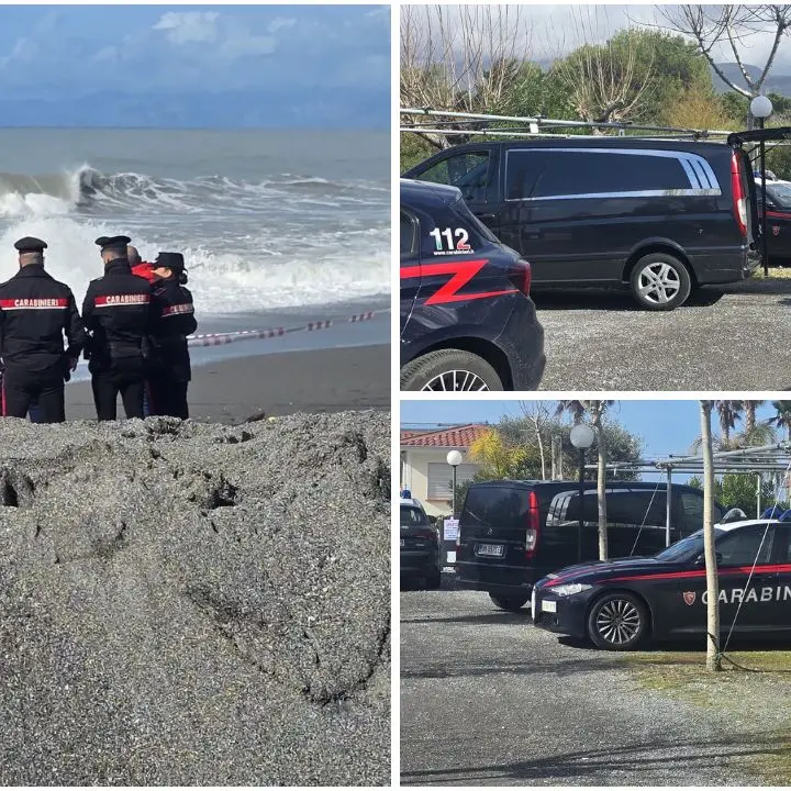 Orrore sulla spiaggia di Scalea: cadavere restituito dal mare in avanzato stato di decomposizione\n