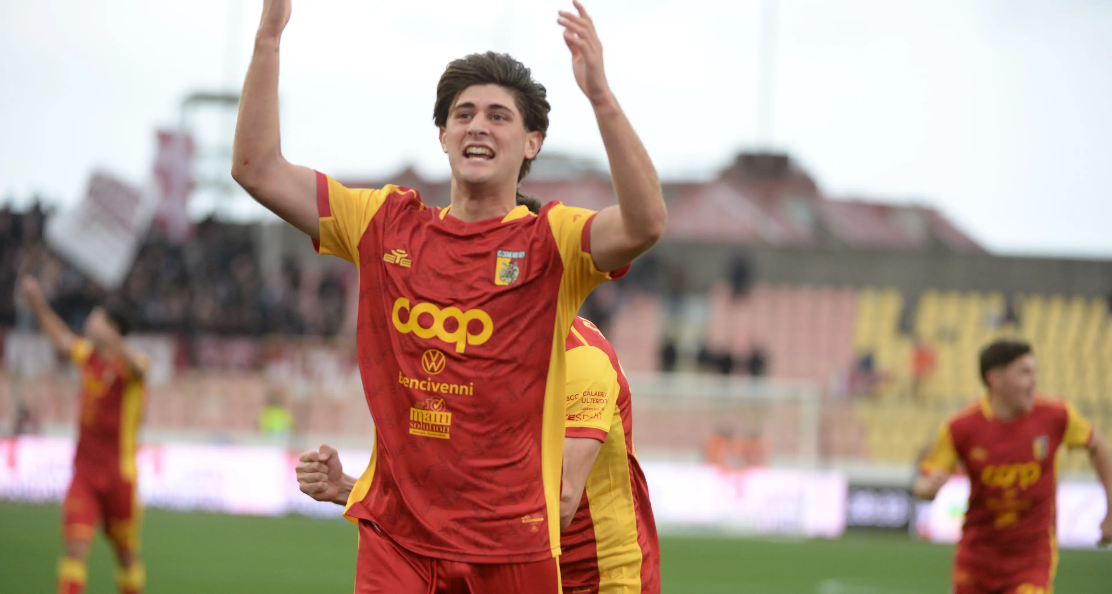 Dalle giovanili del Milan al Catanzaro,\u00A0Liberali firma il suo primo gol in giallorosso e si prende il cuore dei tifosi\n