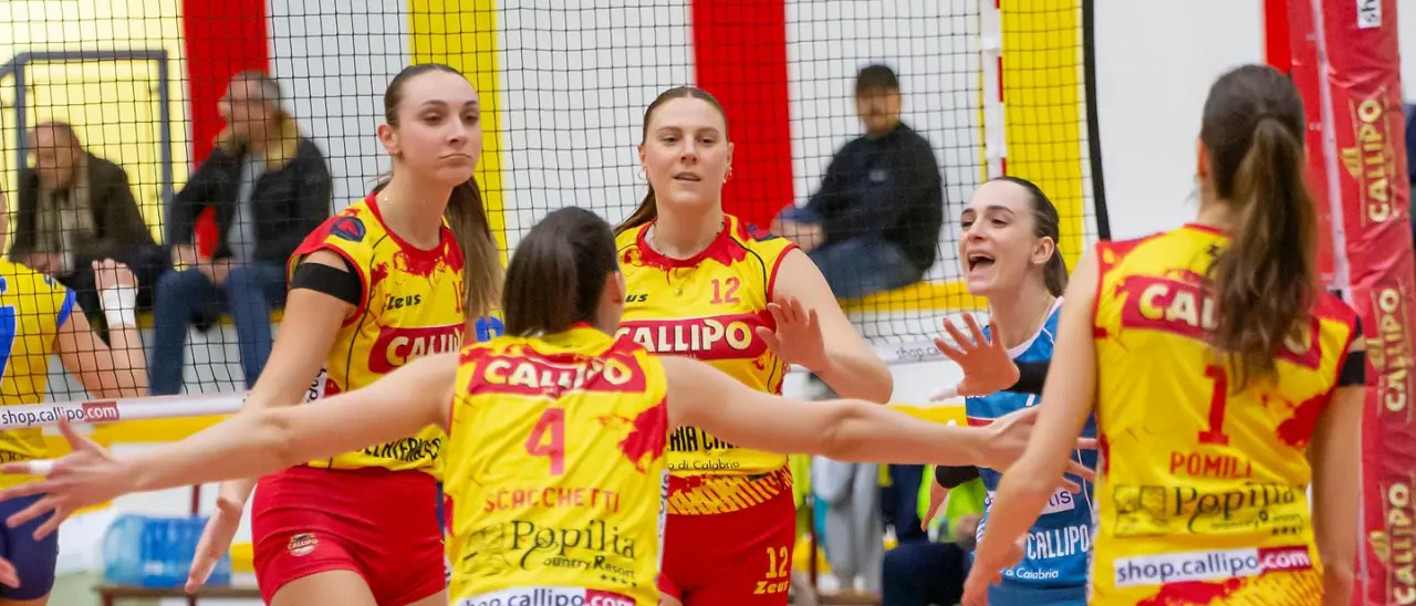 Volley femminile, la Tonno Callipo fa tredici al PalaValentia: 3-0 ad Assitec tra difficoltà iniziali e finale in rimonta\n