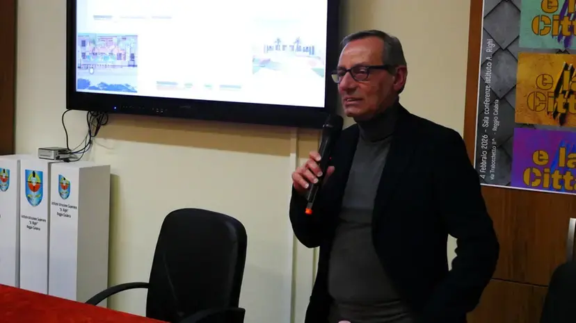 Scritte oltraggiose nei confronti del sindaco Manfredi, Battaglia: «Piena solidarietà e ferma condanna»\n