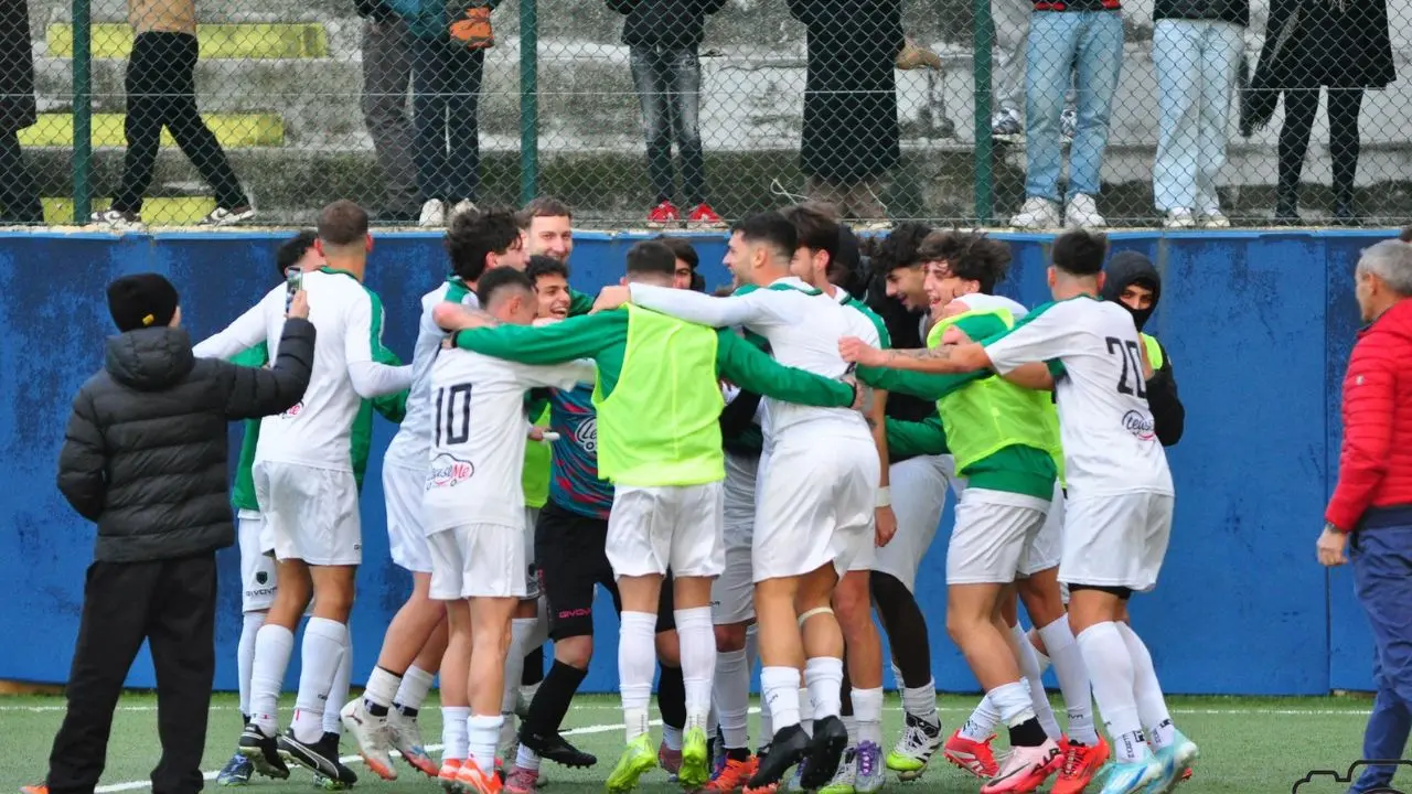 Eccellenza: quarto successo di fila per la Palmese, odore di play-off. Dal Torrione: «Guardiamo solo il calendario, ora testa alla Rossanese»\n