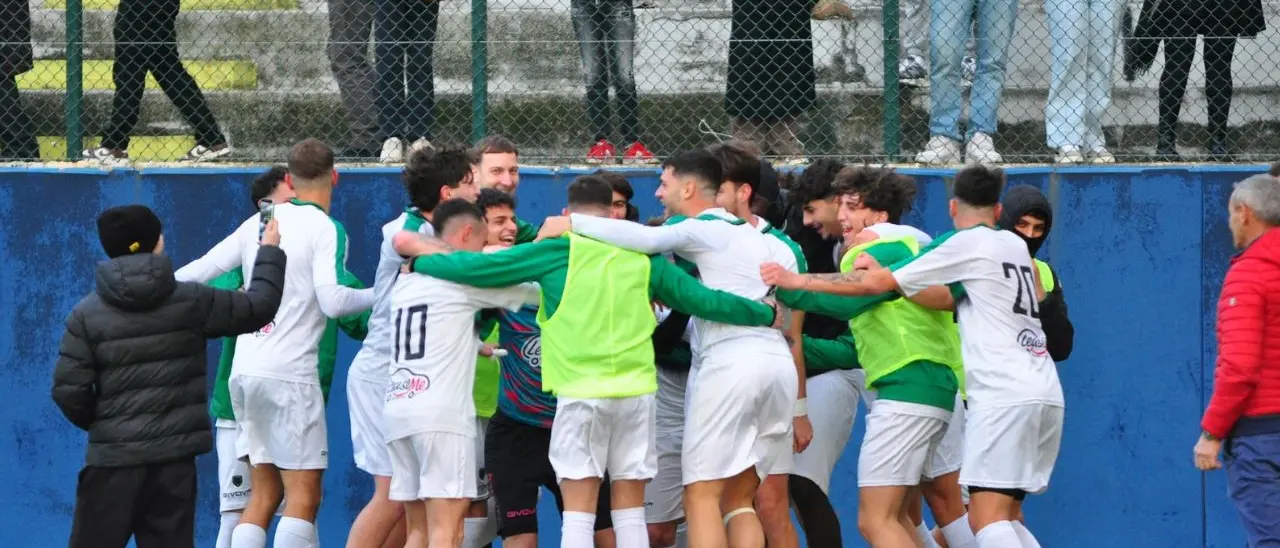 Eccellenza: quarto successo di fila per la Palmese, odore di play-off. Dal Torrione: «Guardiamo solo il calendario, ora testa alla Rossanese»\n