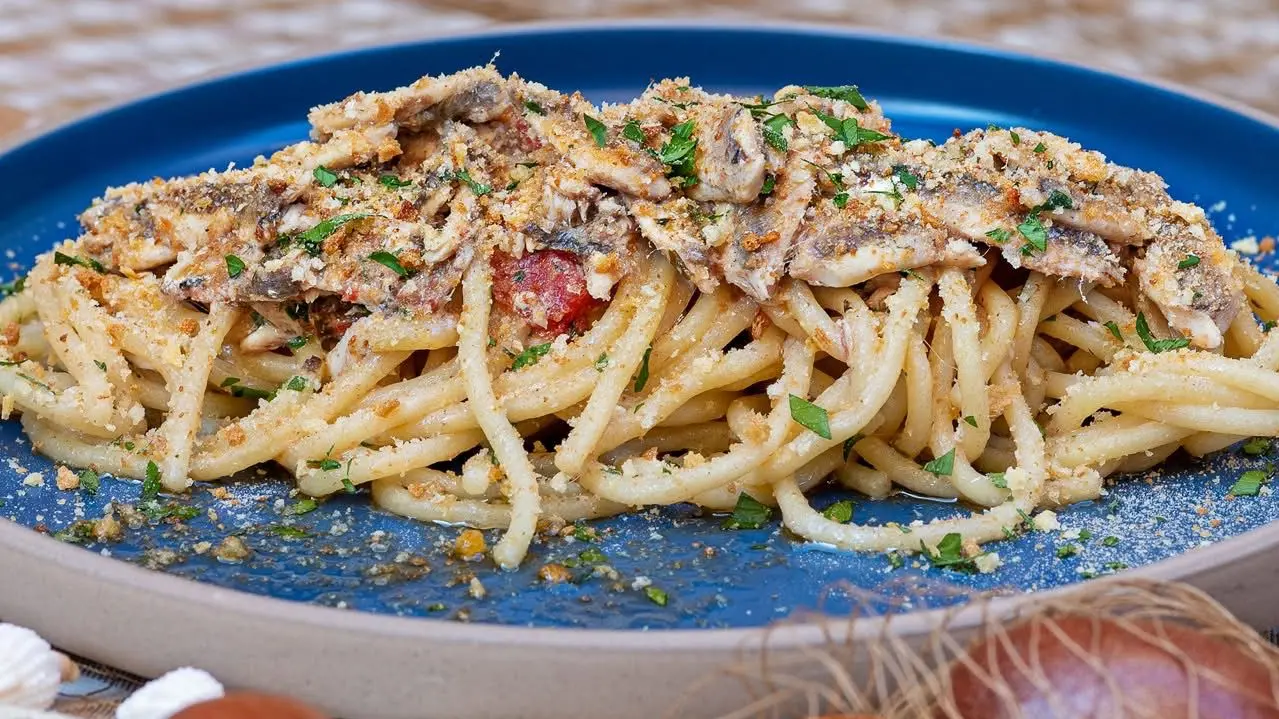 La “smujicata” di alici diventa simbolo ufficiale di Roccella Jonica: il piatto entra tra le De.C.O.\n