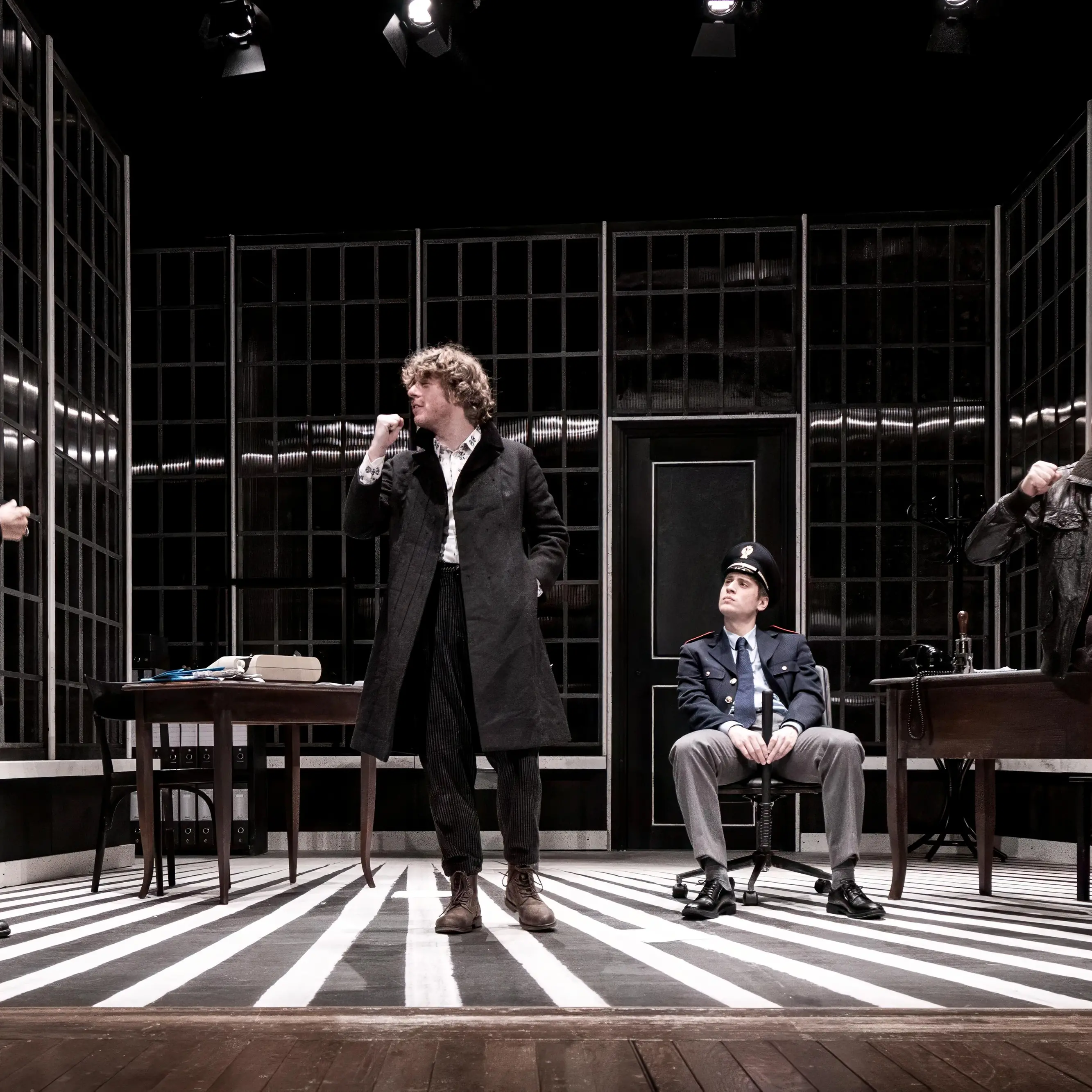 Lodo Guenzi a Polistena con l’opera di Dario Fo e Franca Rame sulla morte dell’anarchico Pinelli\n