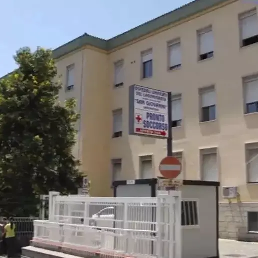 Donna di Scalea muore dopo il parto, l’assessore alla Salute in visita all’ospedale: «Vicini alla famiglia»\n