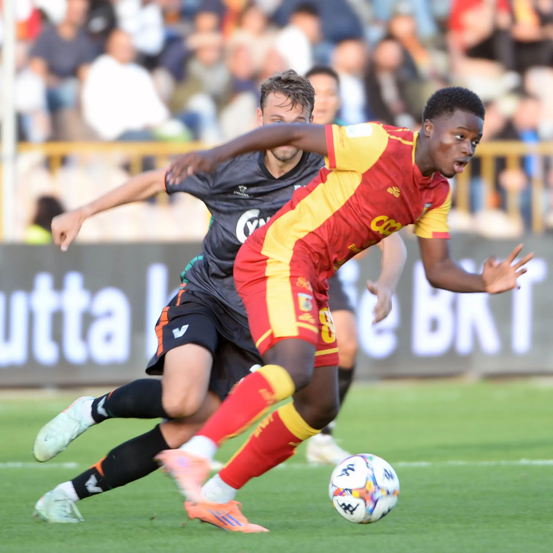 Tegola Cisse per il Catanzaro: lesione all’adduttore destro, stop di almeno un mese per il centrocampista\n