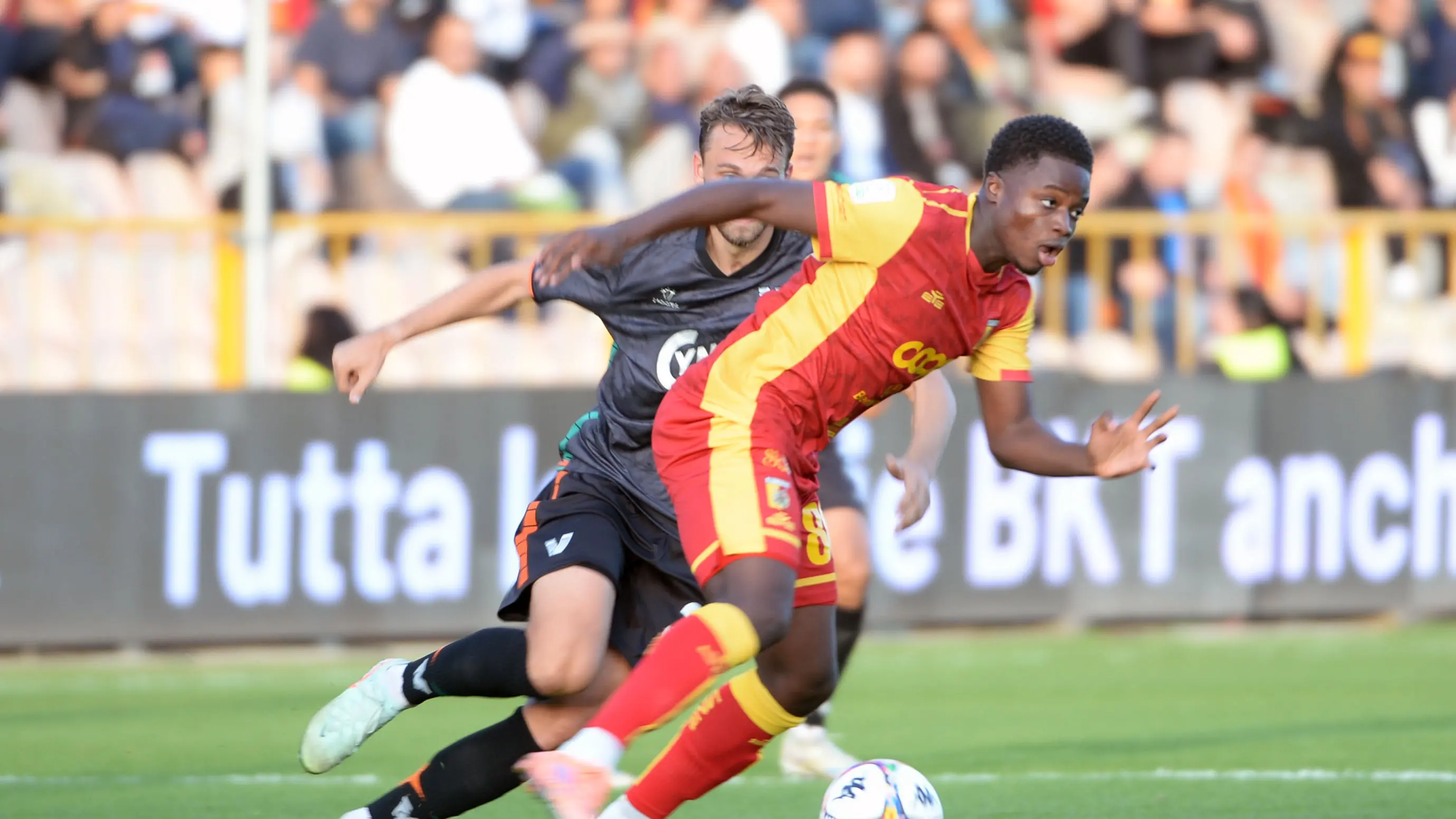 CISSE Alphadjo durante la partita tra Catanzaro e Venezia del Campionato italiano di calcio Serie BKT 2025/2026 - Stadio Nicola Ceravolo. Catanzaro , Italia - 02 nov 2025 - Sport calcio during US Catanzaro vs Venezia FC, Italian soccer Serie B match in Catanzaro, Italy, November 02 2025