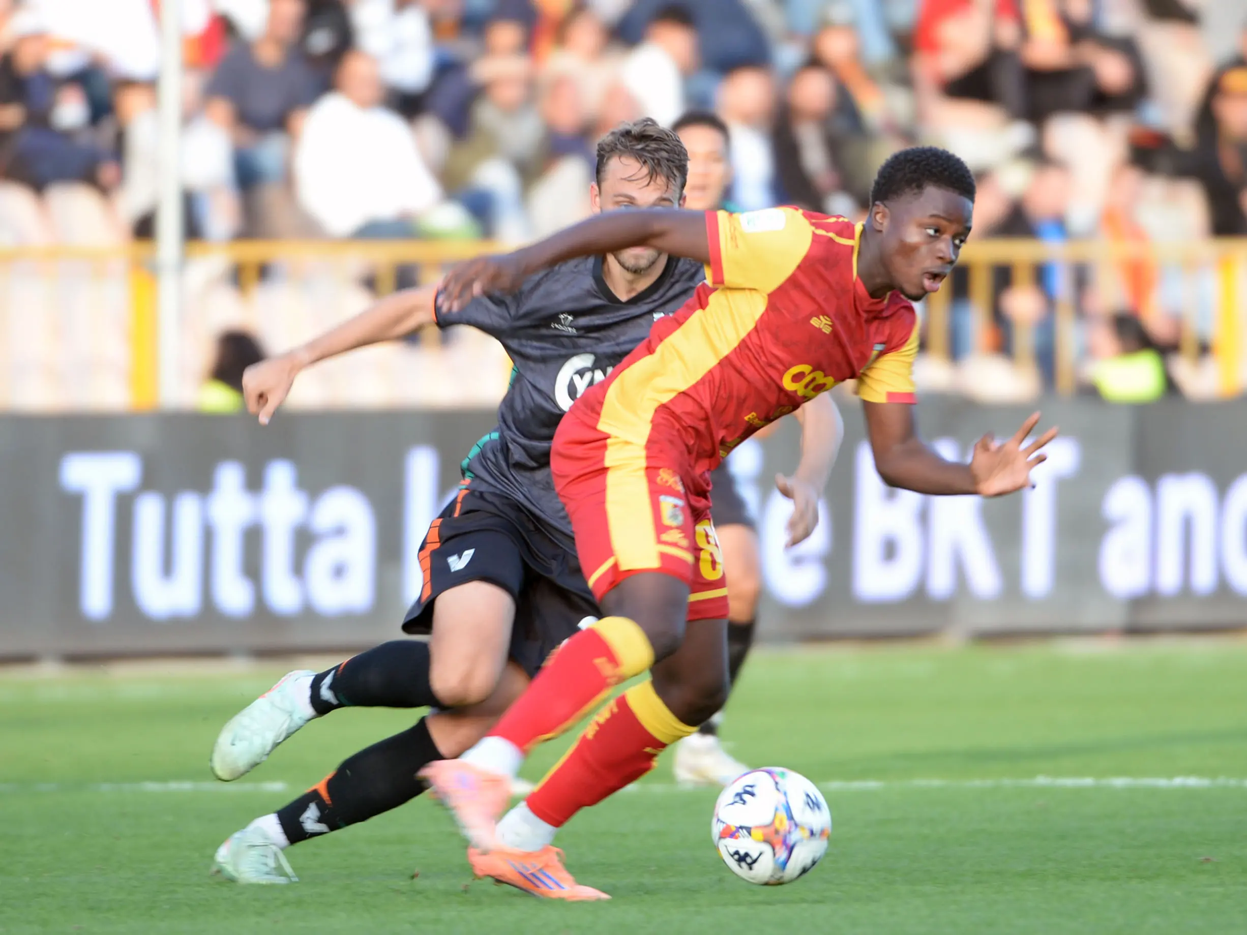 Tegola Cisse per il Catanzaro: lesione all’adduttore destro, stop di almeno un mese per il centrocampista