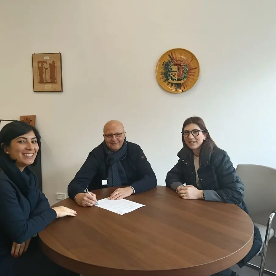 Inclusione sociale, siglato un protocollo d’intesa tra il Comune di Roccella\u00A0e la Fondazione Santa Marta\n