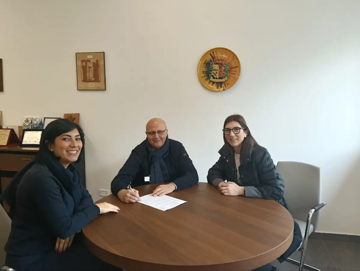 Inclusione sociale, siglato un protocollo d’intesa tra il Comune di Roccella\u00A0e la Fondazione Santa Marta\n