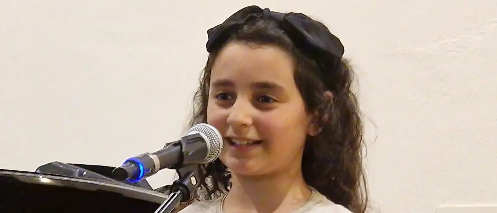 Beatrice Lico trionfa al MelaCanto Talent, la 12enne vibonese dedica una canzone al nonno scomparso e conquista il 1° posto\n