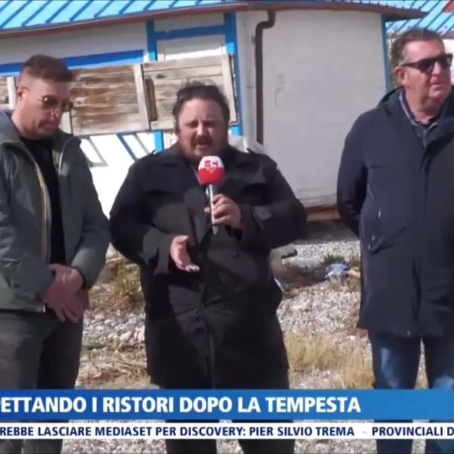 Aspettando i ristori dopo la tempesta: la costa jonica cerca di rimanere a galla tra spiagge sparite e balneari sull'orlo della crisi\n