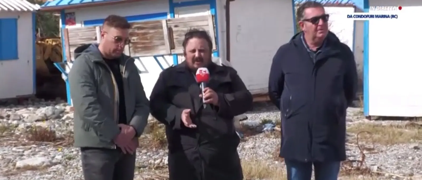 Aspettando i ristori dopo la tempesta: la costa jonica cerca di rimanere a galla tra spiagge sparite e balneari sull'orlo della crisi\n