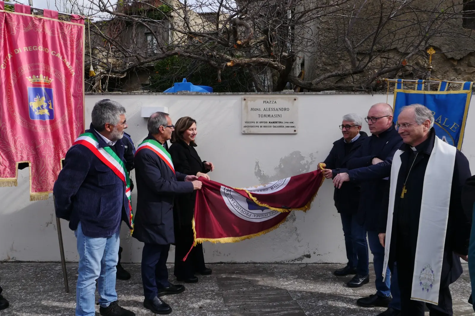 Diminniti omaggia un suo eccellente \"figlio\" -mons. Alessandro Tommasini- con l’intitolazione di un’importante piazza\n