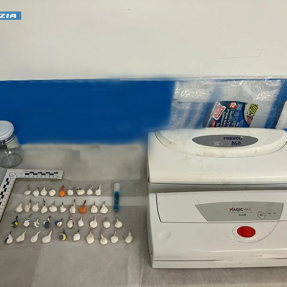 Cocaina in casa: uomo arrestato a Paola dalla Polizia di Stato\n