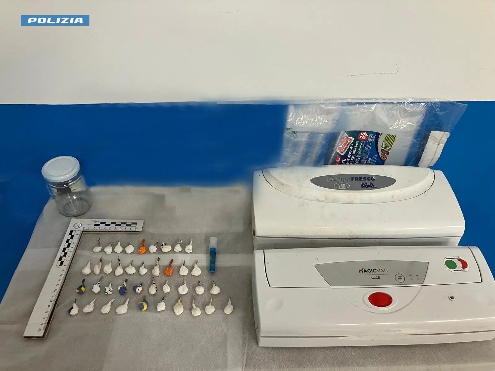 Cocaina in casa: uomo arrestato a Paola dalla Polizia di Stato\n