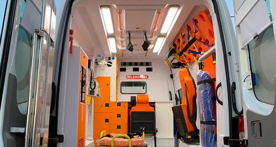 Cassano, precipita dal secondo piano mentre stende un piumino: morta una 46enne