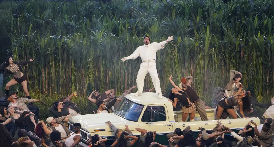 Il Super Bowl che ha fatto impazzire Trump: l’America multietnica in mondovisione e la bile del presidente\n