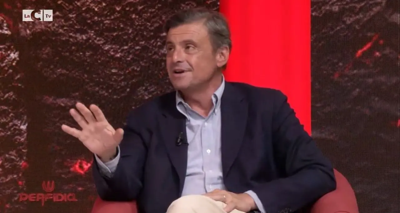 Calenda fuori dagli schieramenti: «Né con Meloni né con Schlein. Costruisco un partito liberale europeo»\n