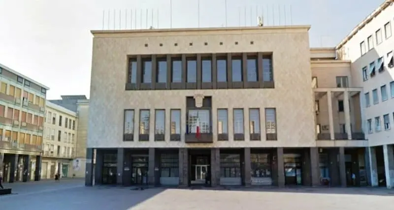 Cosenza, il Sindaco convoca le Curve: confronto urgente sul futuro del club\n