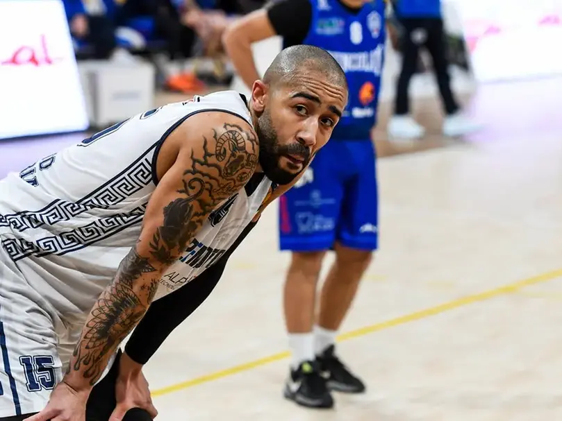 Il cestista Elias Donati vittima di insulti razzisti, la rabbia della Dierre di Reggio Calabria: «Non possiamo stare zitti»