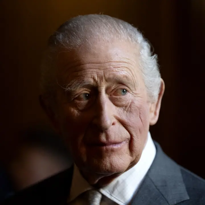 Epstein Files, Re Carlo pronto a collaborare con la polizia sul coinvolgimento dell’ex principe Andrea\n