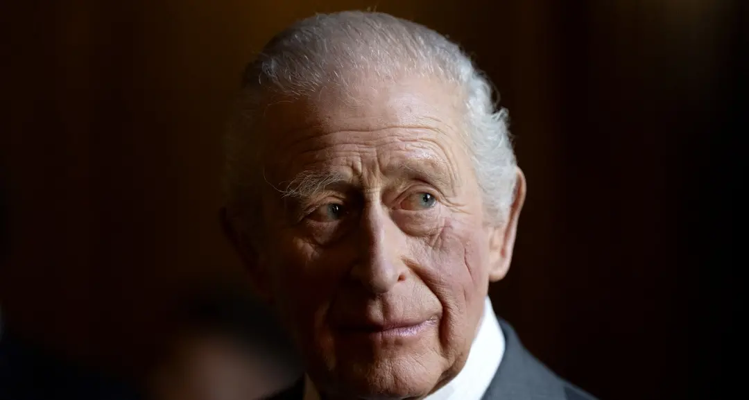 Epstein Files, Re Carlo pronto a collaborare con la polizia sul coinvolgimento dell’ex principe Andrea\n