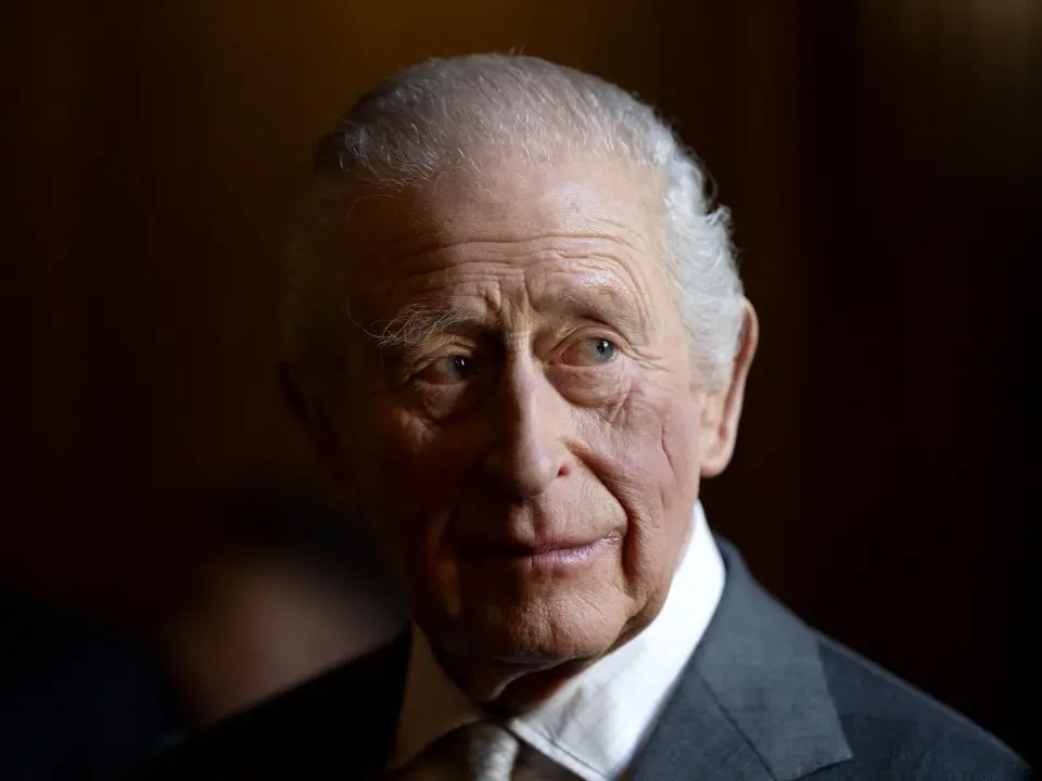 Epstein Files, Re Carlo pronto a collaborare con la polizia sul coinvolgimento dell’ex principe Andrea