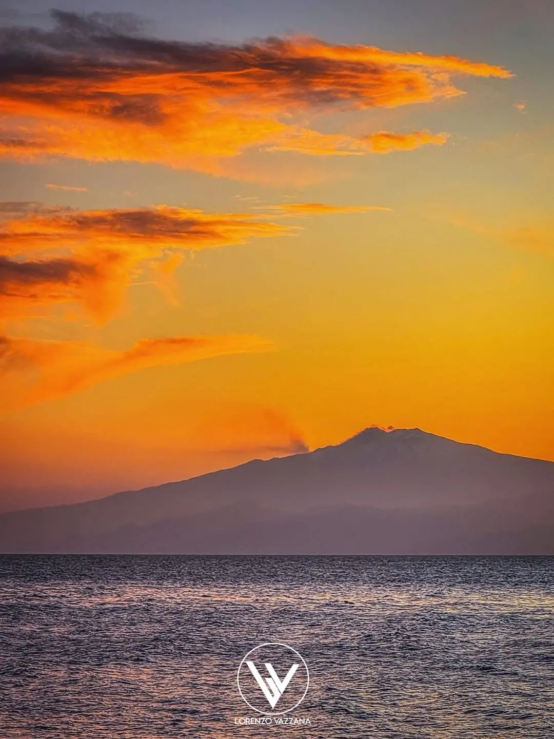 Luce d’arancio sull’Etna\n