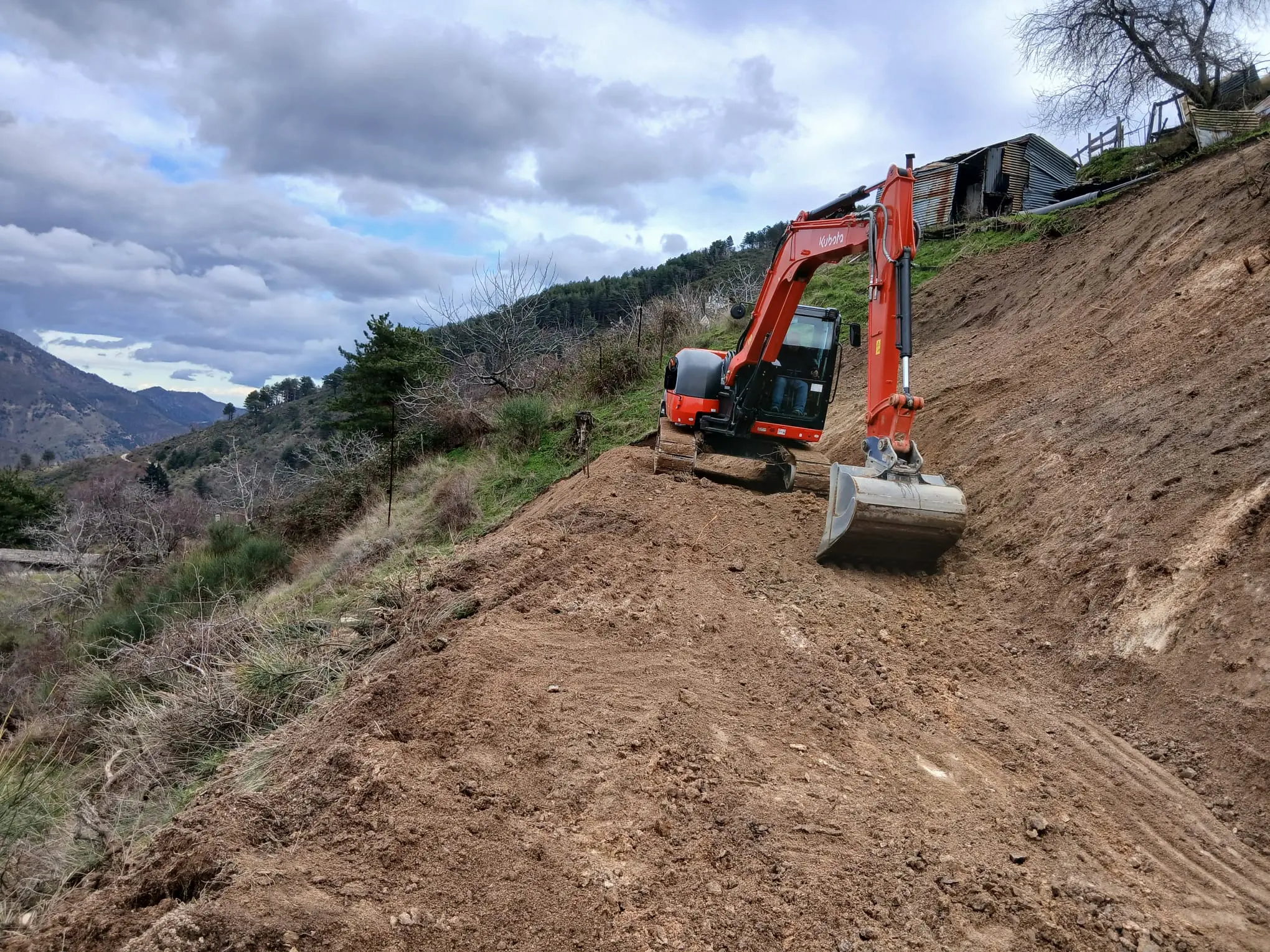 Longobucco, cantieri aperti e nuovi interventi su sanità, scuole e sicurezza del territorio\n